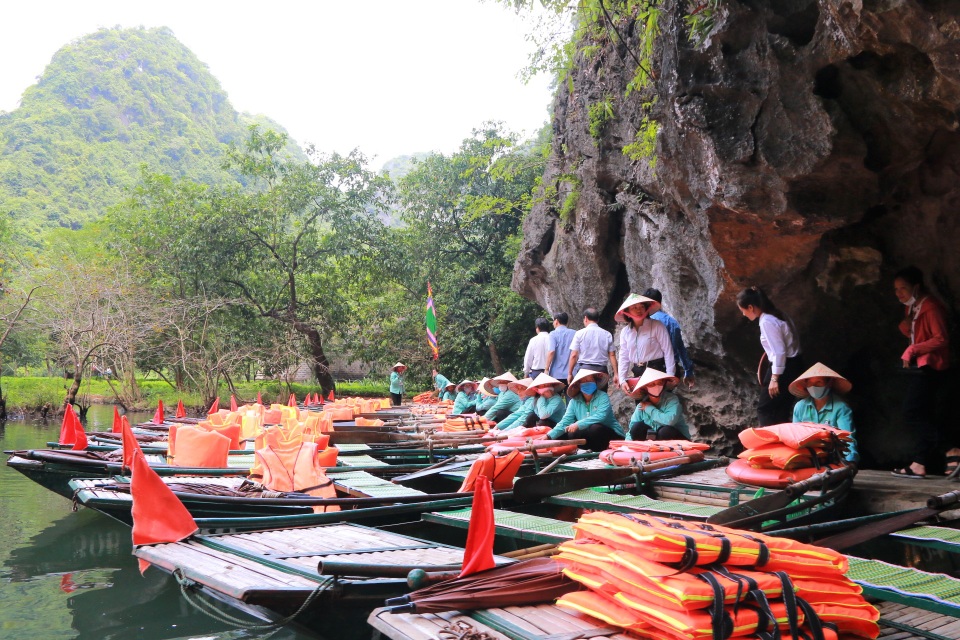 Di sản Tràng An “trong xanh mát lành” giữa trời thu làm say lòng du khách - 18 Di sản Tràng An “trong xanh mát lành” giữa trời thu làm say lòng du khách - 18