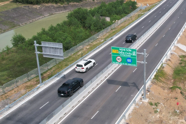 ĐBQH chất vấn về "cao tốc 80km/h", Bộ trưởng GTVT hứa nâng tốc độ