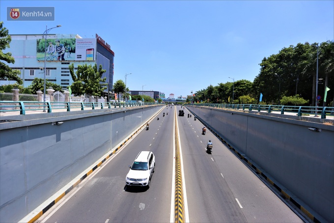 Nhịp sống Đà Nẵng ngày đầu tiên nới lỏng giãn cách xã hội - Ảnh 14. Nhịp sống Đà Nẵng ngày đầu tiên nới lỏng giãn cách xã hội - Ảnh 14.