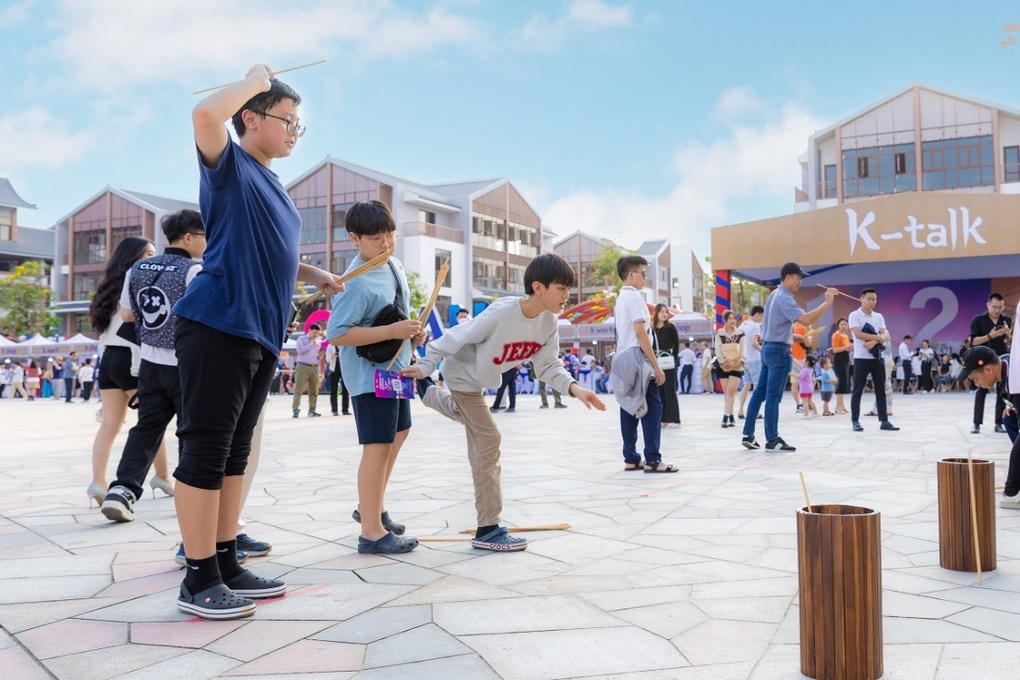 Hàng nghìn người hòa mình trong văn hóa Hàn Quốc tại lễ hội K-Day in K-Town - 8 Hàng nghìn người hòa mình trong văn hóa Hàn Quốc tại lễ hội K-Day in K-Town - 8
