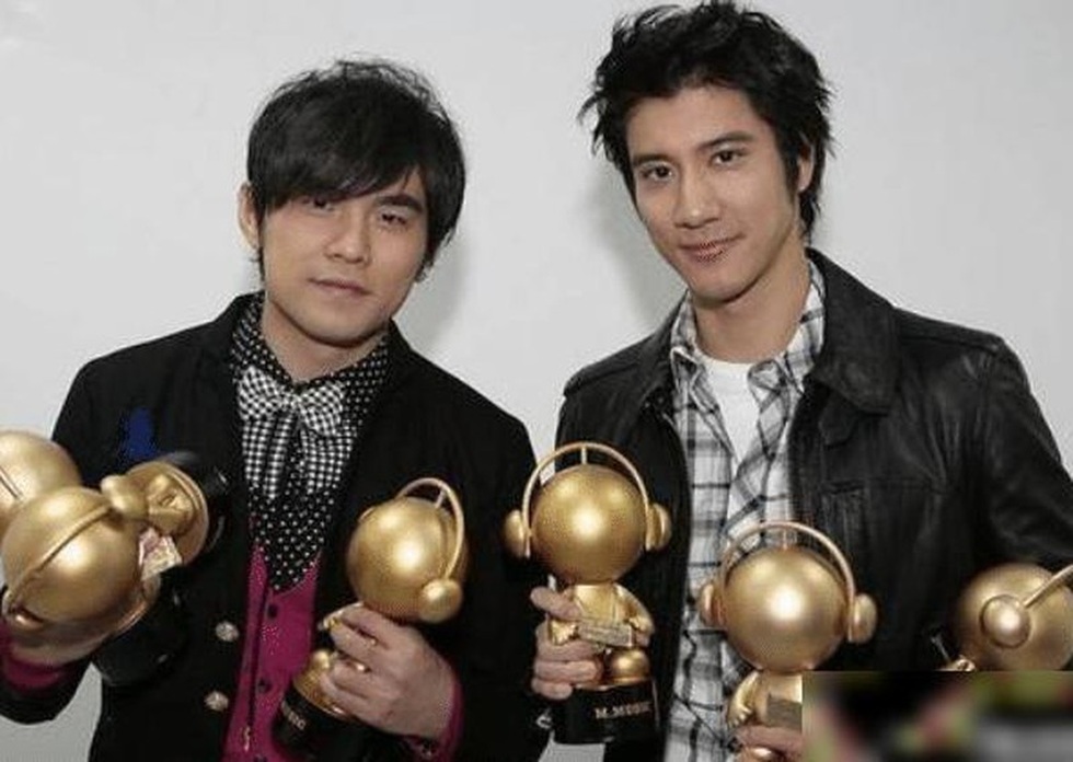 Hai thiên vương châu Á lụi tàn hay thăng hoa vì cách đối xử với vợ - 11 Hai thiên vương châu Á lụi tàn hay thăng hoa vì cách đối xử với vợ - 11