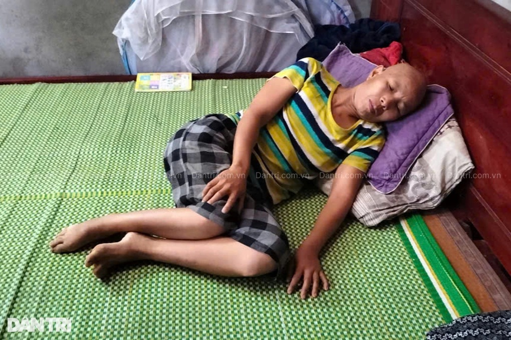 Người phụ nữ mắc ung thư nuôi mẹ già bệnh tật, mơ bữa cơm có thịt - 2 Người phụ nữ mắc ung thư nuôi mẹ già bệnh tật, mơ bữa cơm có thịt - 2