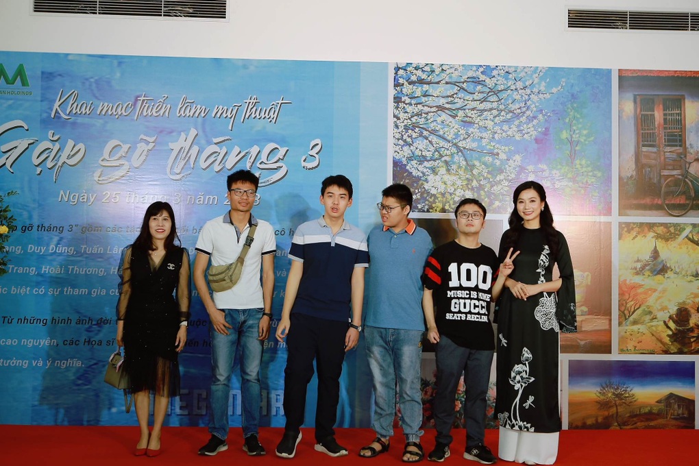 Nhiều sắc màu trong triển lãm Gặp gỡ tháng 3 - 2 Nhiều sắc màu trong triển lãm Gặp gỡ tháng 3 - 2