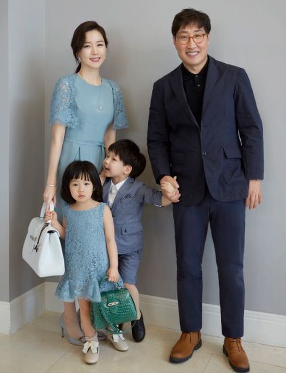 Ngưỡng mộ nhan sắc tuổi 50 của bảo vật quốc gia Lee Young Ae - 10 Ngưỡng mộ nhan sắc tuổi 50 của bảo vật quốc gia Lee Young Ae - 10