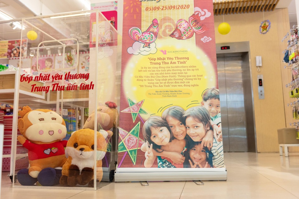Chương trình từ thiện cùng SocBrothers mang Trung Thu Ấm tình đến với trẻ em mồ côi - 1 Chương trình từ thiện cùng SocBrothers mang Trung Thu Ấm tình đến với trẻ em mồ côi - 1