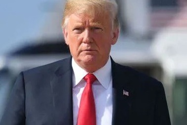 Tổng thống Trump bị cáo buộc can thiệp nội bộ Anh ngay trước chuyến công du London