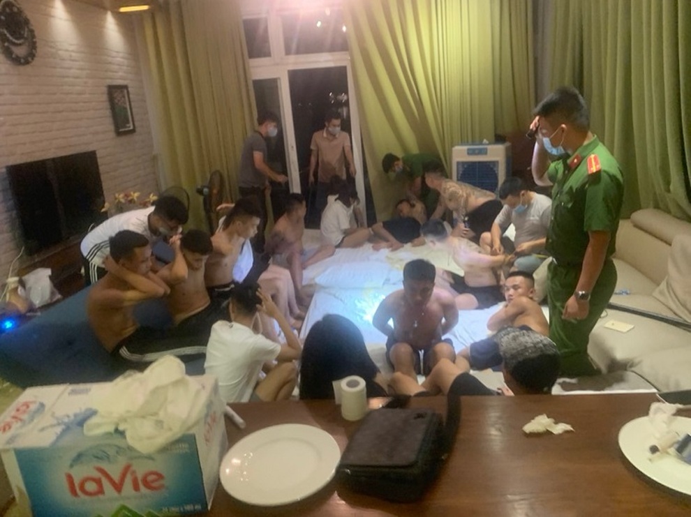 18 đối tượng thuê biệt thự sử dụng ma túy giữa đại dịch Covid-19 - 1 18 đối tượng thuê biệt thự sử dụng ma túy giữa đại dịch Covid-19 - 1