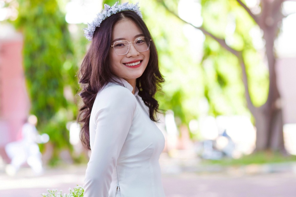 Nữ sinh Kon Tum thức trắng đêm khi nhận tin là Thủ khoa toàn quốc khối D - 1 Nữ sinh Kon Tum thức trắng đêm khi nhận tin là Thủ khoa toàn quốc khối D - 1