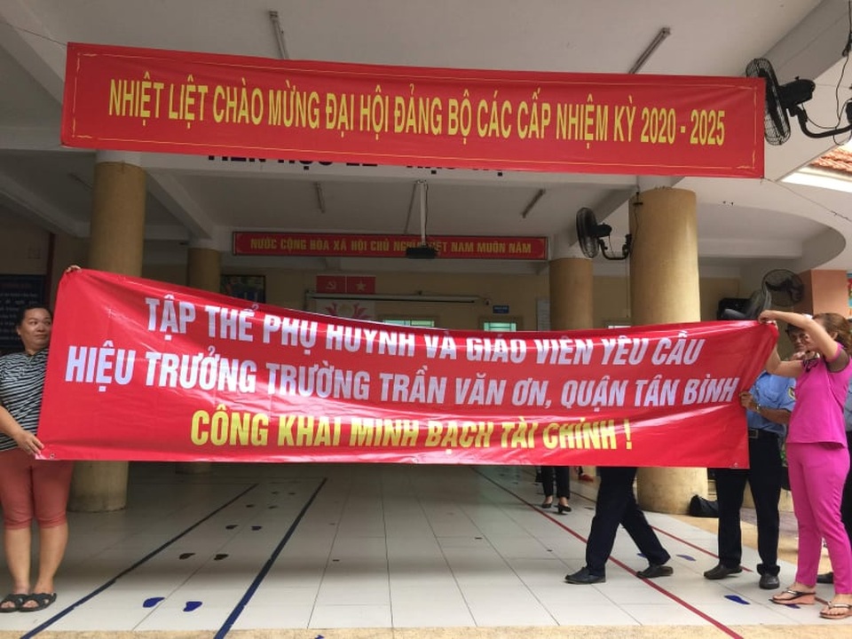 Vụ phụ huynh yêu cầu minh bạch tài chính: Trường đã trả khoản thu còn thừa - 3 Vụ phụ huynh yêu cầu minh bạch tài chính: Trường đã trả khoản thu còn thừa - 3