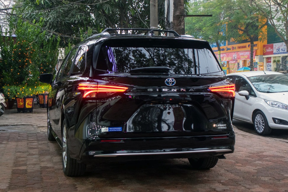 Cận cảnh Toyota Sienna 2021: Xe đa dụng hàng độc cho nhà giàu Việt - 4 Cận cảnh Toyota Sienna 2021: Xe đa dụng hàng độc cho nhà giàu Việt - 4