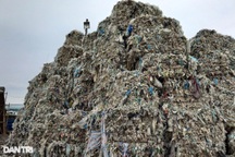 Vì sao 5.000 tấn phế liệu "nằm ì" nhiều tháng trong khu đô thị?