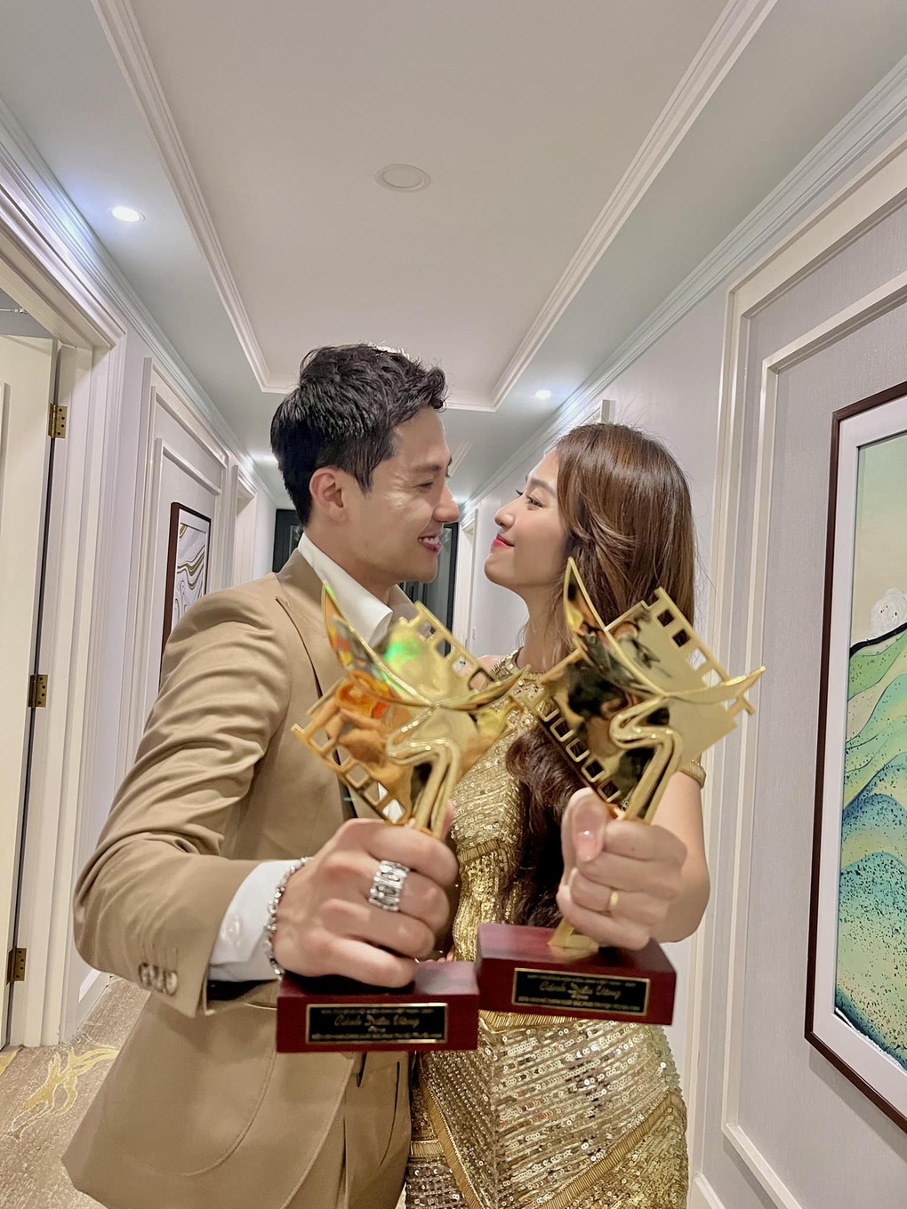 Thanh Sơn bất ngờ làm chú rể sau khi giành giải Cánh diều 2021 - 1 Thanh Sơn bất ngờ làm chú rể sau khi giành giải Cánh diều 2021 - 1
