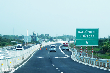 Người miền Tây phấn khởi "chưa bao giờ giao thông ngày Tết sướng đến thế"