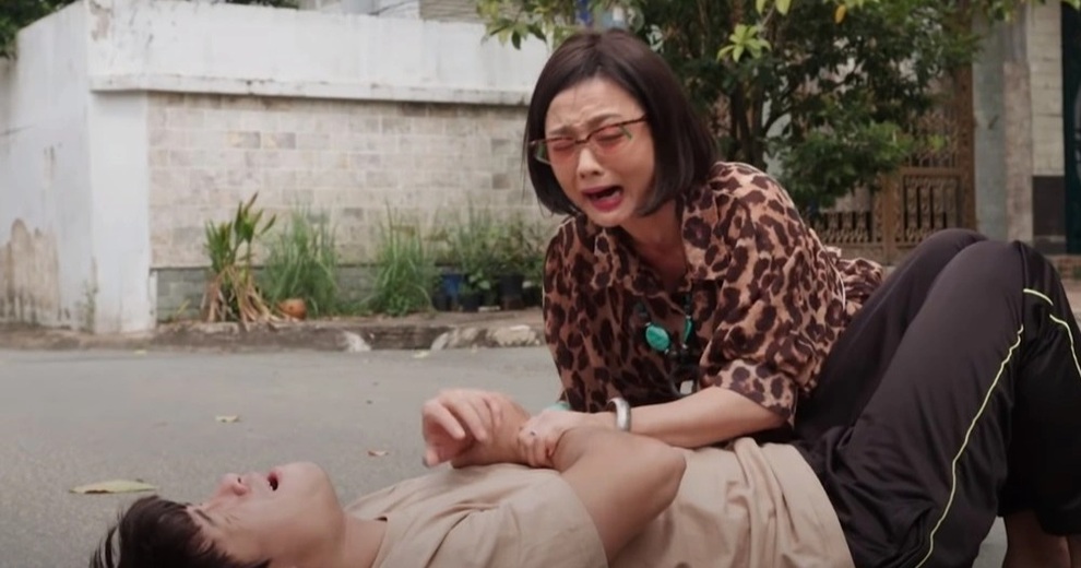 Đạo diễn Cây táo nở hoa lên tiếng khi khán giả chê phim quá phi lý - 4 Đạo diễn Cây táo nở hoa lên tiếng khi khán giả chê phim quá phi lý - 4