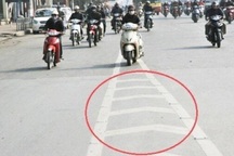Luật sư phân tích vụ người đi xe máy đè vạch xương cá bị CSGT phạt