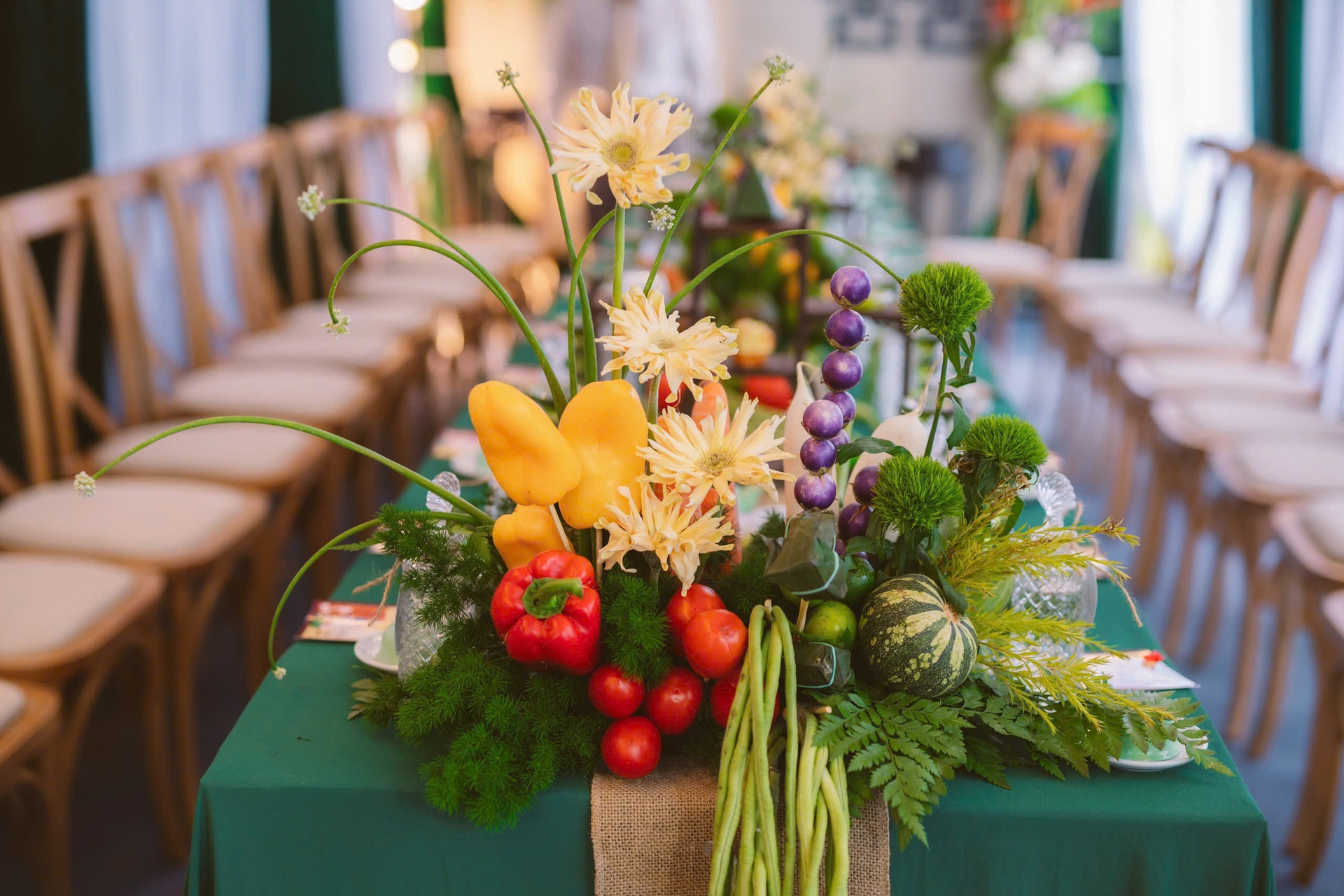 Chú rể Bình Định mang nem chua đi đón dâu, hoa cưới làm từ ngô, cà chua - 2 Chú rể Bình Định mang nem chua đi đón dâu, hoa cưới làm từ ngô, cà chua - 2