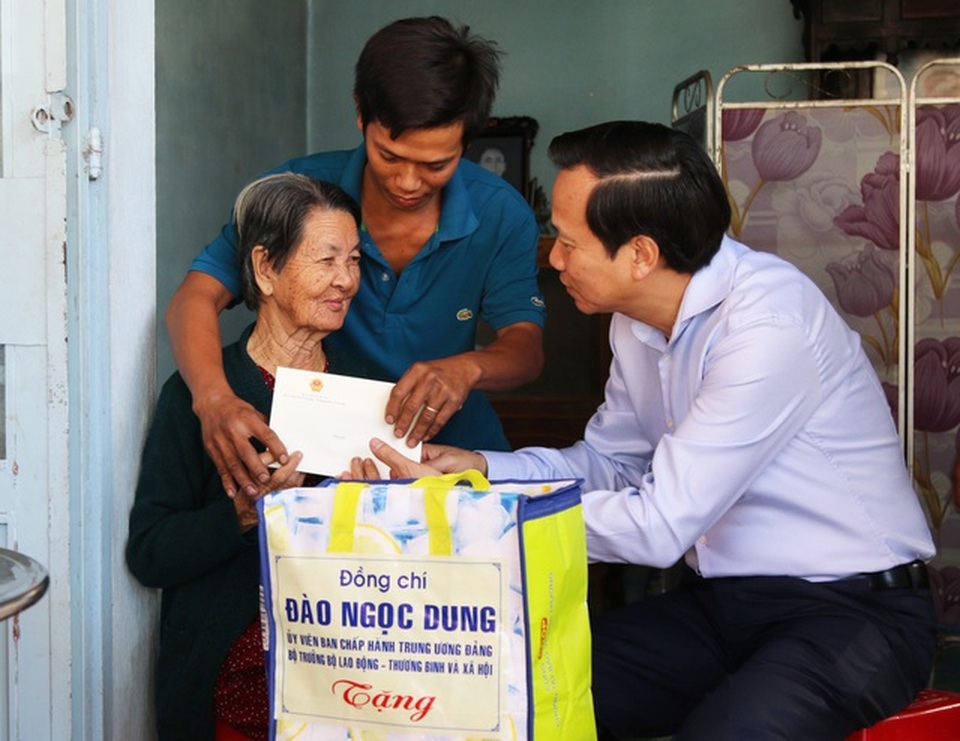 Tây Ninh: Chăm lo Tết cho người dân gặp khó vì Covid-19 - 1 Tây Ninh: Chăm lo Tết cho người dân gặp khó vì Covid-19 - 1