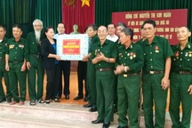 Chủ tịch Quốc hội tới thăm và tặng quà thương binh tại Hà Nam