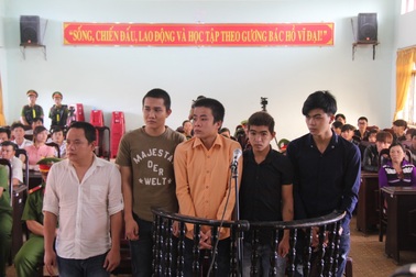 Nghe tin bạn đánh nhau, đến giúp đâm chết người