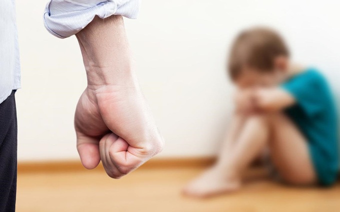 Vẫn còn rất nhiều trẻ em bị cha mẹ bạo hành mỗi ngày. Ảnh minh họa