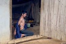 Xót xa người đàn ông tâm thần bất ổn sống giữa rừng, bệnh tật quấn thân