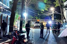 Cô gái bị đâm tử vong trên vỉa hè ở TPHCM