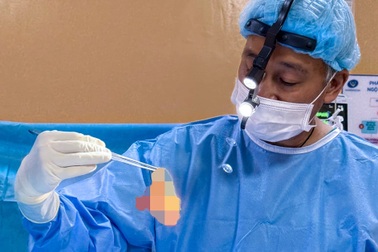 Bác sĩ Hồ Cao Vũ: Trước khi nâng ngực nên ngưng sử dụng thực phẩm chức năng