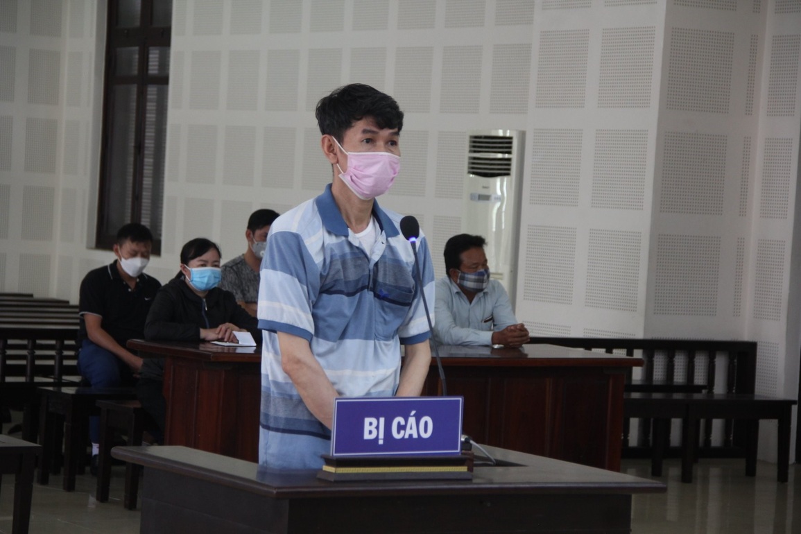 Lừa chạy việc chiếm đoạt hơn 2 tỷ đồng, cựu quân nhân lĩnh 15 năm tù - 1 Lừa chạy việc chiếm đoạt hơn 2 tỷ đồng, cựu quân nhân lĩnh 15 năm tù - 1