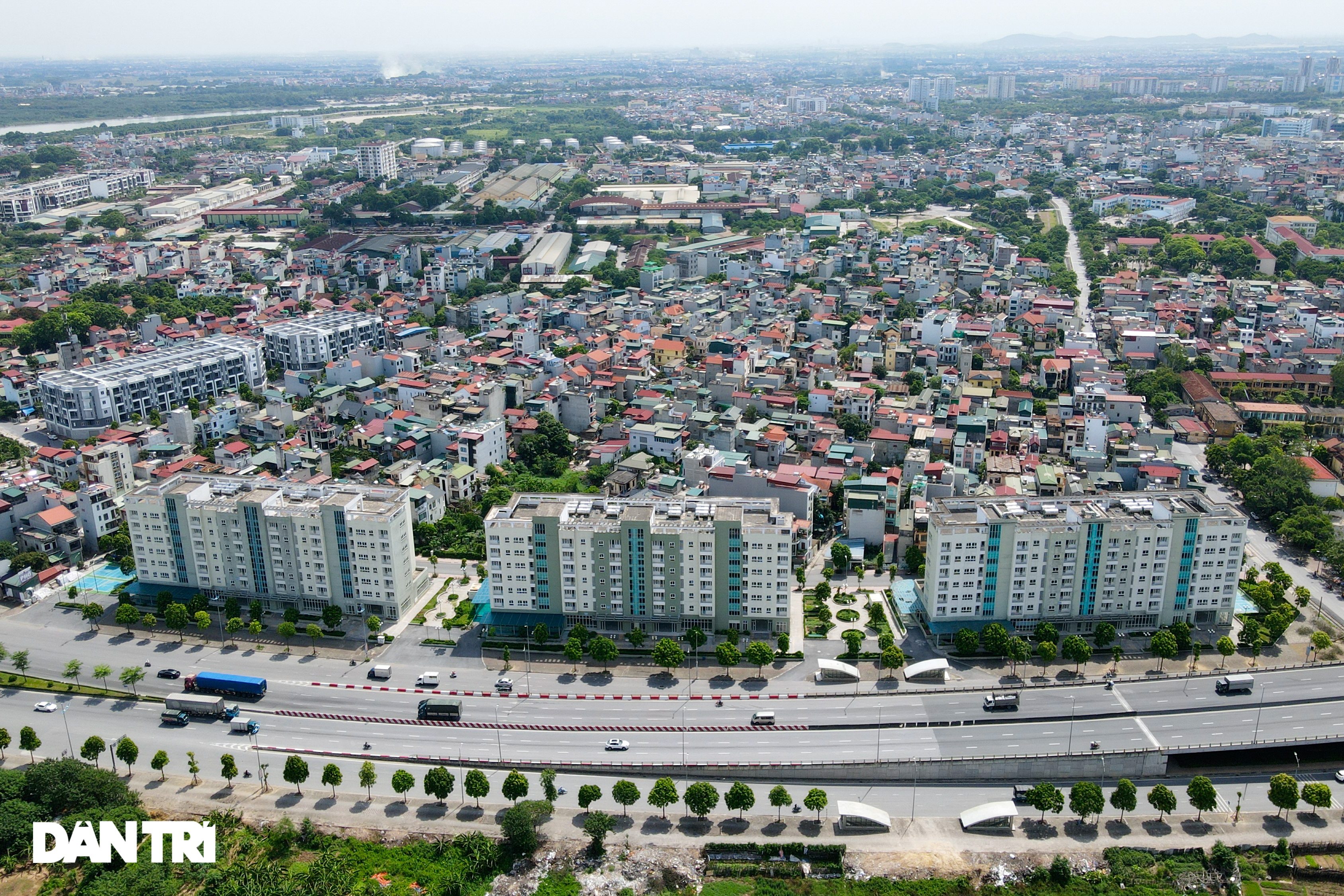 Cận cảnh dãy nhà giãn dân khu phố cổ bị bỏ hoang nhiều năm tại Hà Nội - 2 Cận cảnh dãy nhà giãn dân khu phố cổ bị bỏ hoang nhiều năm tại Hà Nội - 2