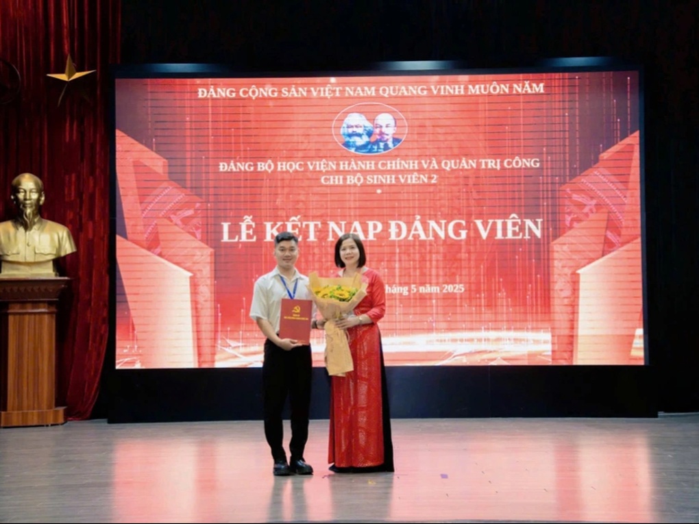 Chàng trai Hà Nhì tốt nghiệp thủ khoa Học viện Hành chính và Quản trị công - 2 Chàng trai Hà Nhì tốt nghiệp thủ khoa Học viện Hành chính và Quản trị công - 2