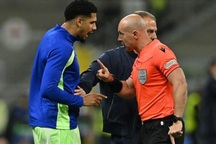 Báo giới Barcelona chỉ trích thậm tệ trọng tài, đào bới quá khứ ít ai ngờ