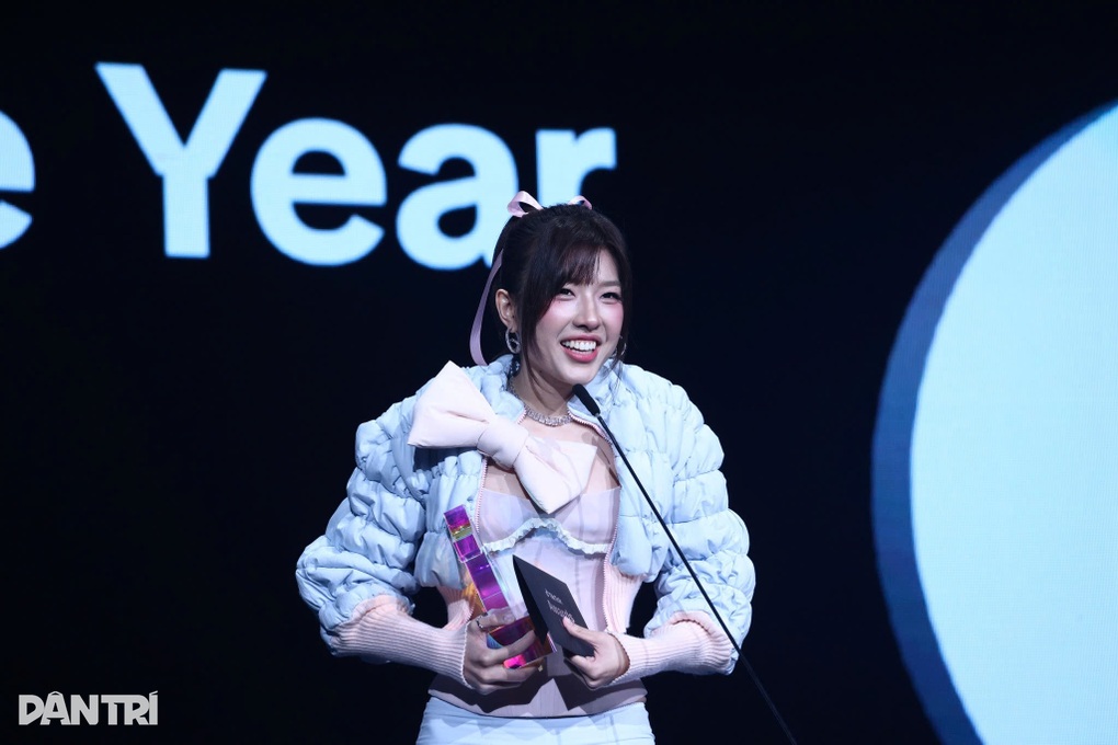 Em xinh Lamoon thắng giải Nghệ sĩ âm nhạc của năm tại TikTok Awards - 2 Em xinh Lamoon thắng giải Nghệ sĩ âm nhạc của năm tại TikTok Awards - 2