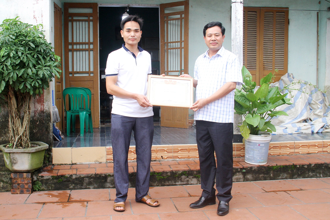 Đề nghị Chủ tịch Vĩnh Phúc tặng bằng khen người giải cứu xe máy mất phanh - 2 Đề nghị Chủ tịch Vĩnh Phúc tặng bằng khen người giải cứu xe máy mất phanh - 2
