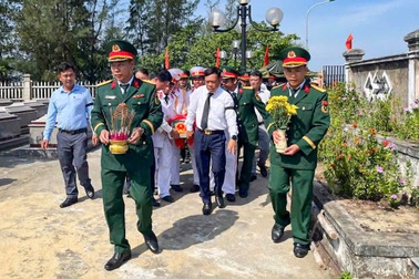 Truy điệu hài cốt liệt sĩ nghi cán bộ tên Nguyễn Văn Sung