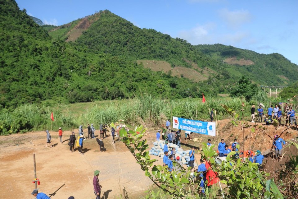 Tỉnh đoàn Nghệ An ra quân tình nguyện ở biên giới Việt - Lào - 17 Tỉnh đoàn Nghệ An ra quân tình nguyện ở biên giới Việt - Lào - 17