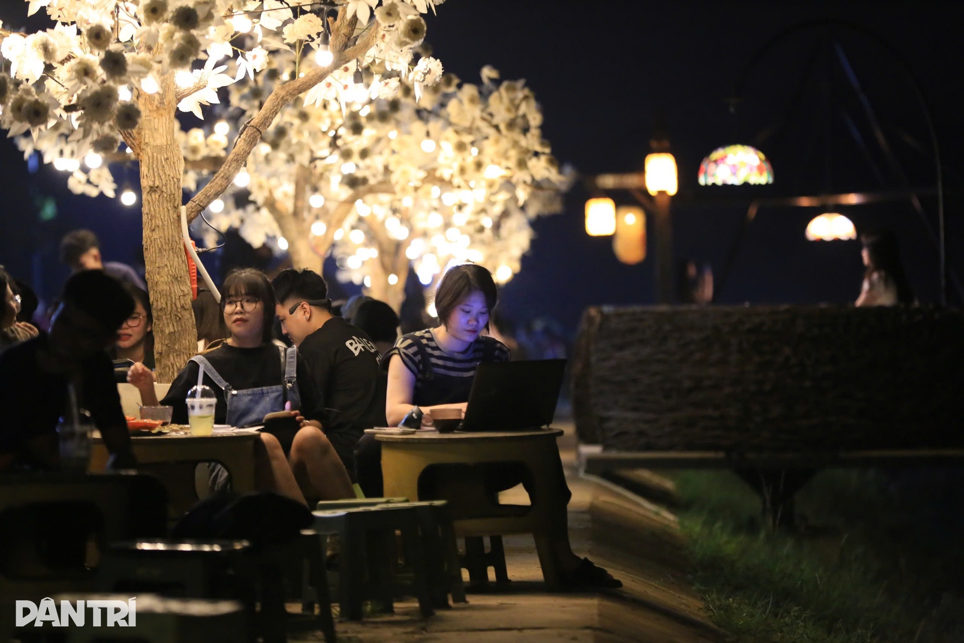Khách đi gần 100km đến uống trà chanh xuyên đêm ở Hà Nội - 10 Khách đi gần 100km đến uống trà chanh xuyên đêm ở Hà Nội - 10