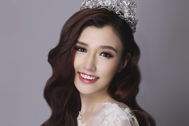 Nữ hoàng trang sức từng vướng tin đồn mua giải