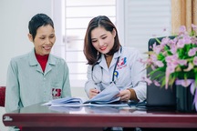 Những chiến sỹ áo blouse trắng mang nụ cười cho bệnh nhân ung thư