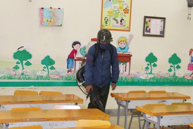 Hà Tĩnh: Gần 190 trường học được phun hóa chất diệt khuẩn, phòng chống virus Corona