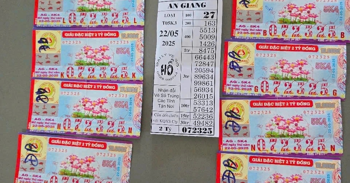 Mua 11 tờ vé số rồi tặng bạn và người thân 5 tờ, tất cả đều trúng đặc biệt