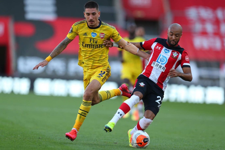 Thủ thành Southampton “tặng” chiến thắng cho Arsenal - 3 Thủ thành Southampton “tặng” chiến thắng cho Arsenal - 3