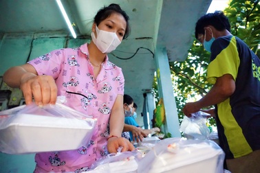 Đà Nẵng: "Bếp cơm mùa dịch" sẽ đỏ lửa tới khi dịch tạm lắng