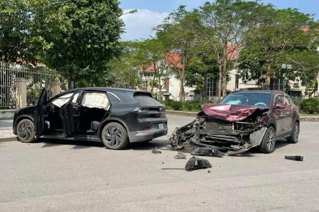 Hyundai Tucson đâm ngang hông VinFast VF 8 trong tình huống tài xế chủ quan - 1 Hyundai Tucson đâm ngang hông VinFast VF 8 trong tình huống tài xế chủ quan - 1