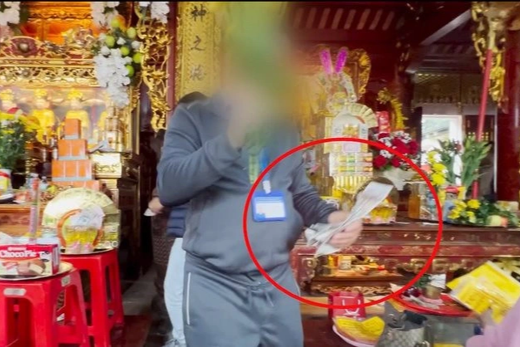 Biển thủ tiền công đức ở đền Ông Hoàng Mười, 2 người bị tạm đình chỉ - 2 Biển thủ tiền công đức ở đền Ông Hoàng Mười, 2 người bị tạm đình chỉ - 2
