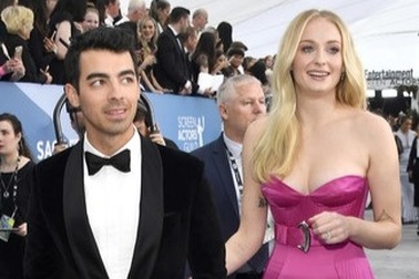 "Sao" phim "Trò chơi vương quyền" mang bầu