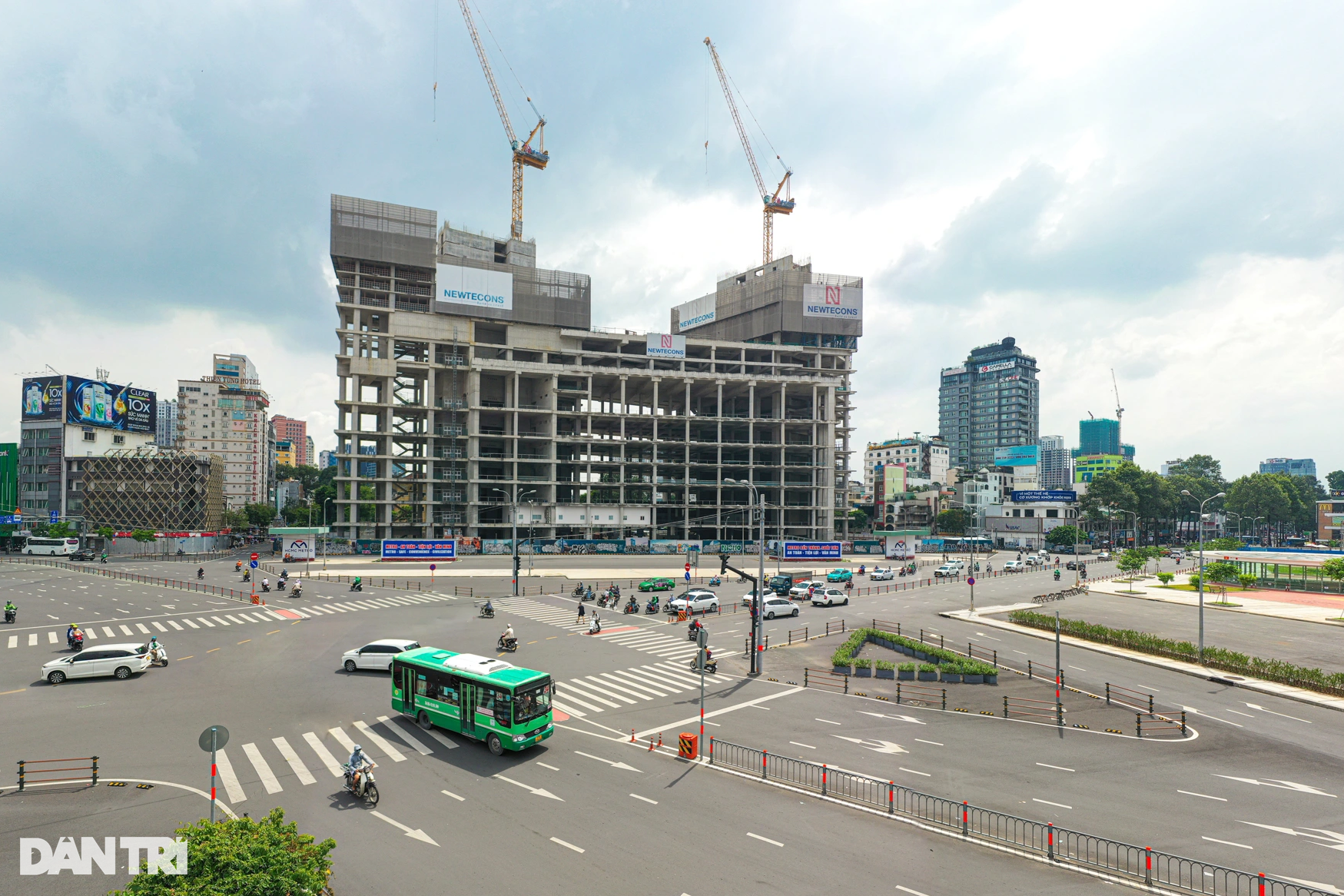 Cận cảnh siêu phẩm chục nghìn tỷ trơ khung trên &quot;đất kim cương&quot; ở TPHCM