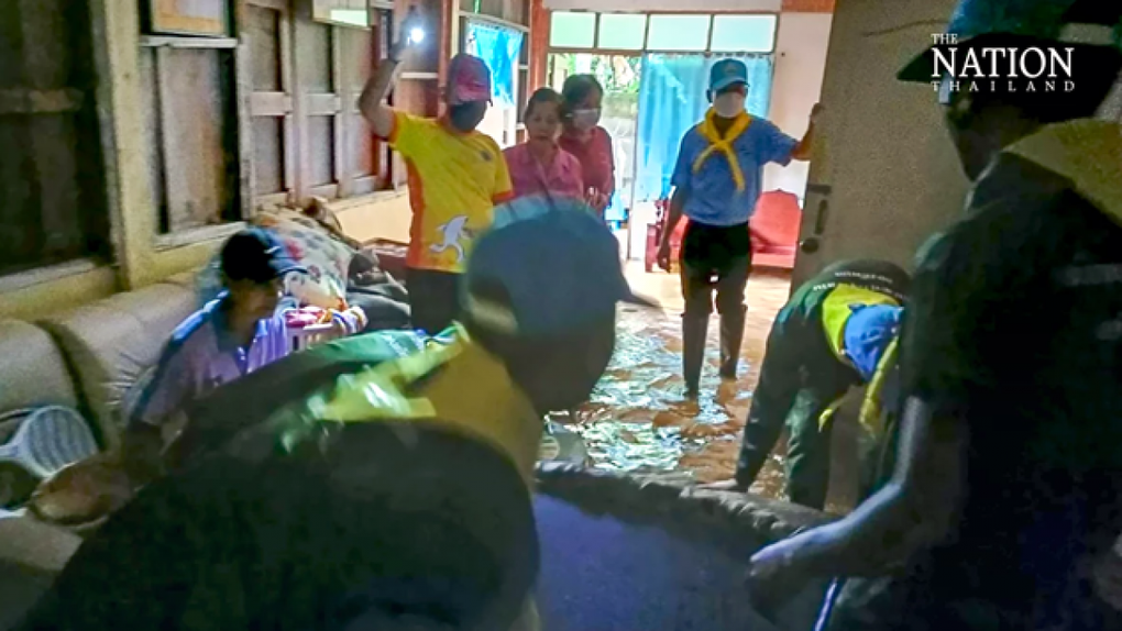 Thị trấn biên giới Thái Lan - Myanmar ngập nặng do vỡ đê sông Sai - 1 Thị trấn biên giới Thái Lan - Myanmar ngập nặng do vỡ đê sông Sai - 1
