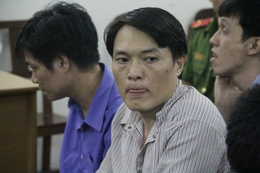 Bị đánh chết vì đưa tay dính xà bông vào bồn nước