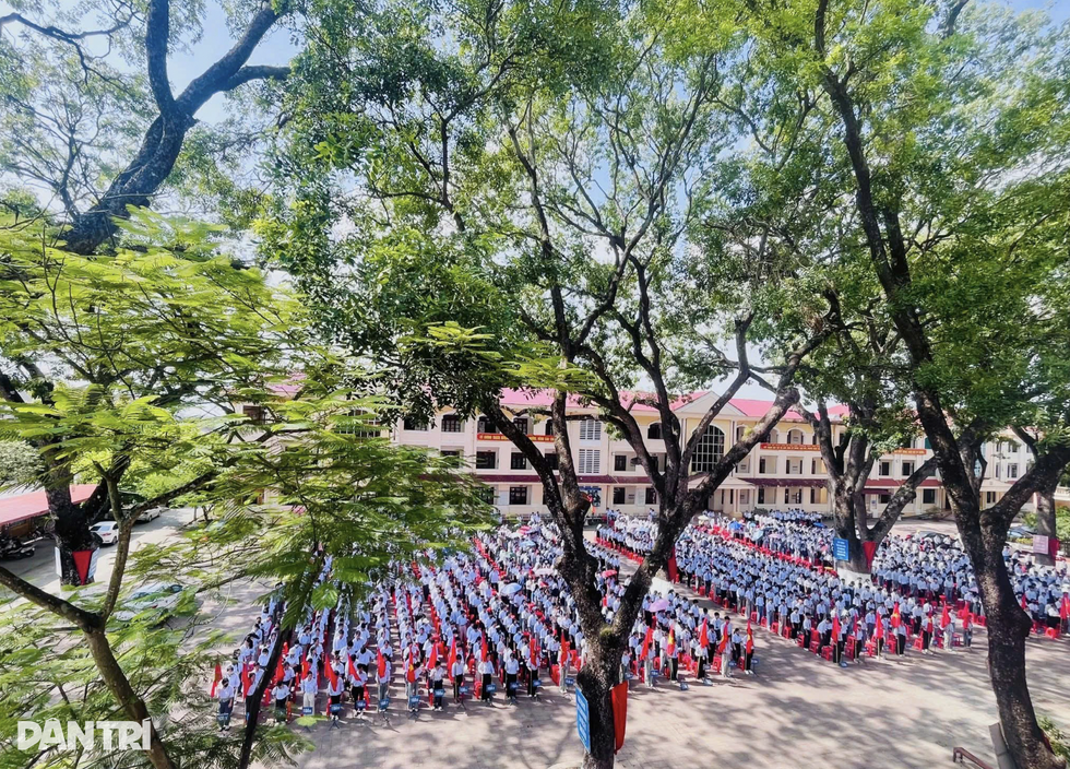 Từ lớp học tranh tre đến nơi ươm mầm học sinh giỏi - 7 Từ lớp học tranh tre đến nơi ươm mầm học sinh giỏi - 7