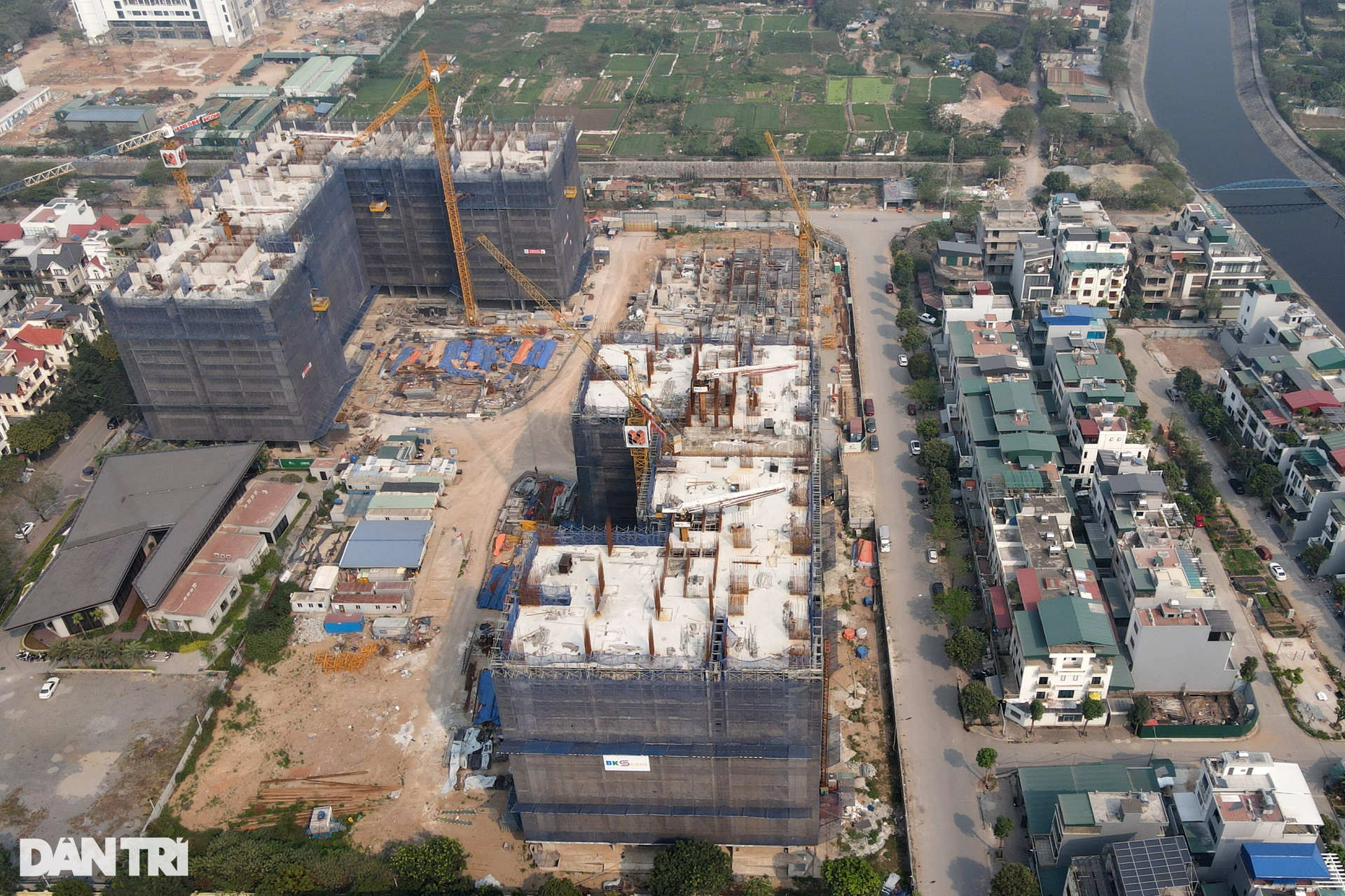 Cận cảnh công trường chung cư có chiết khấu, giảm tiền tỷ cho người giàu - 1 Cận cảnh công trường chung cư có chiết khấu, giảm tiền tỷ cho người giàu - 1